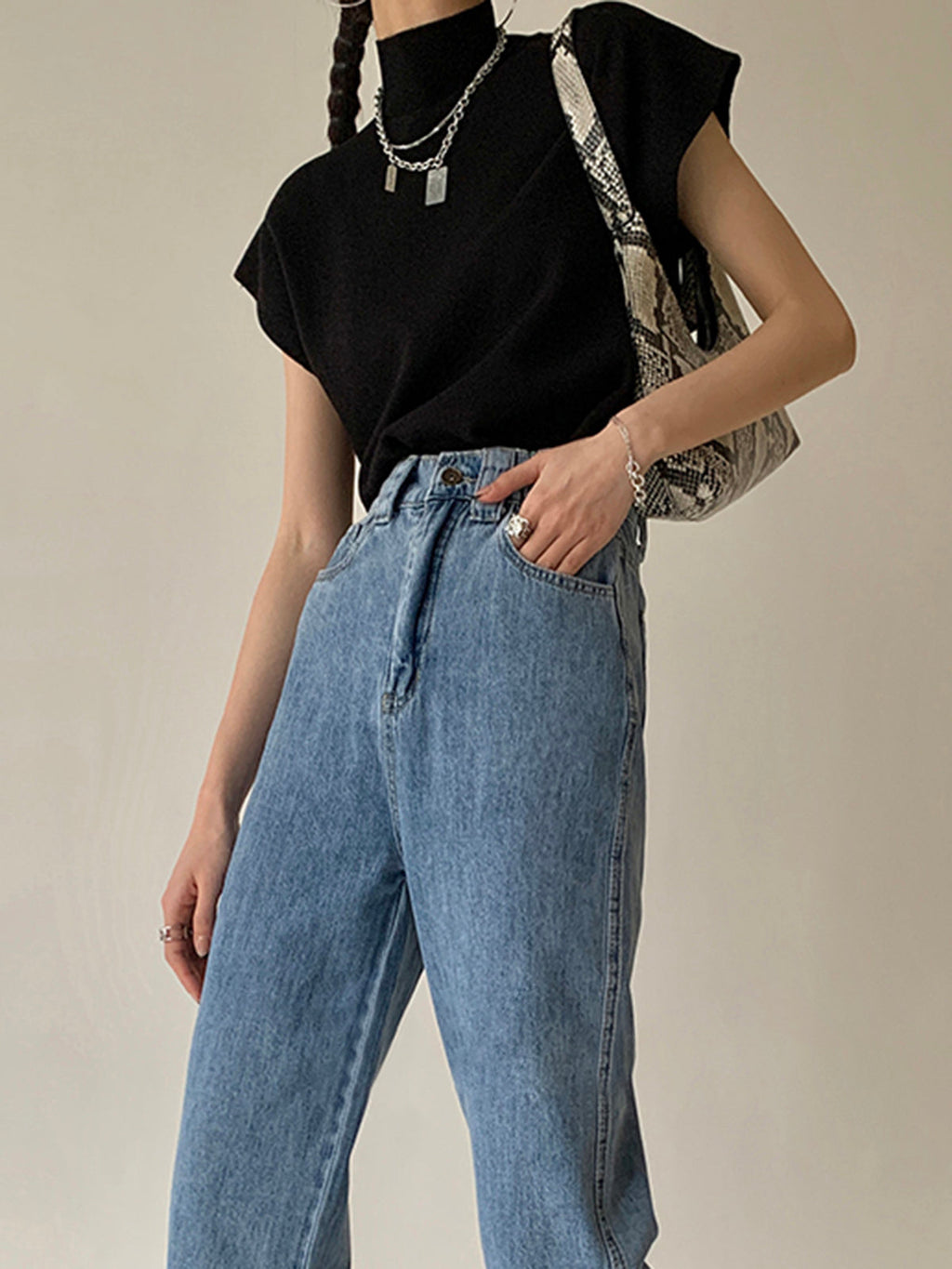 Katya | Slim Fit Mock Neck Short Sleeve Top